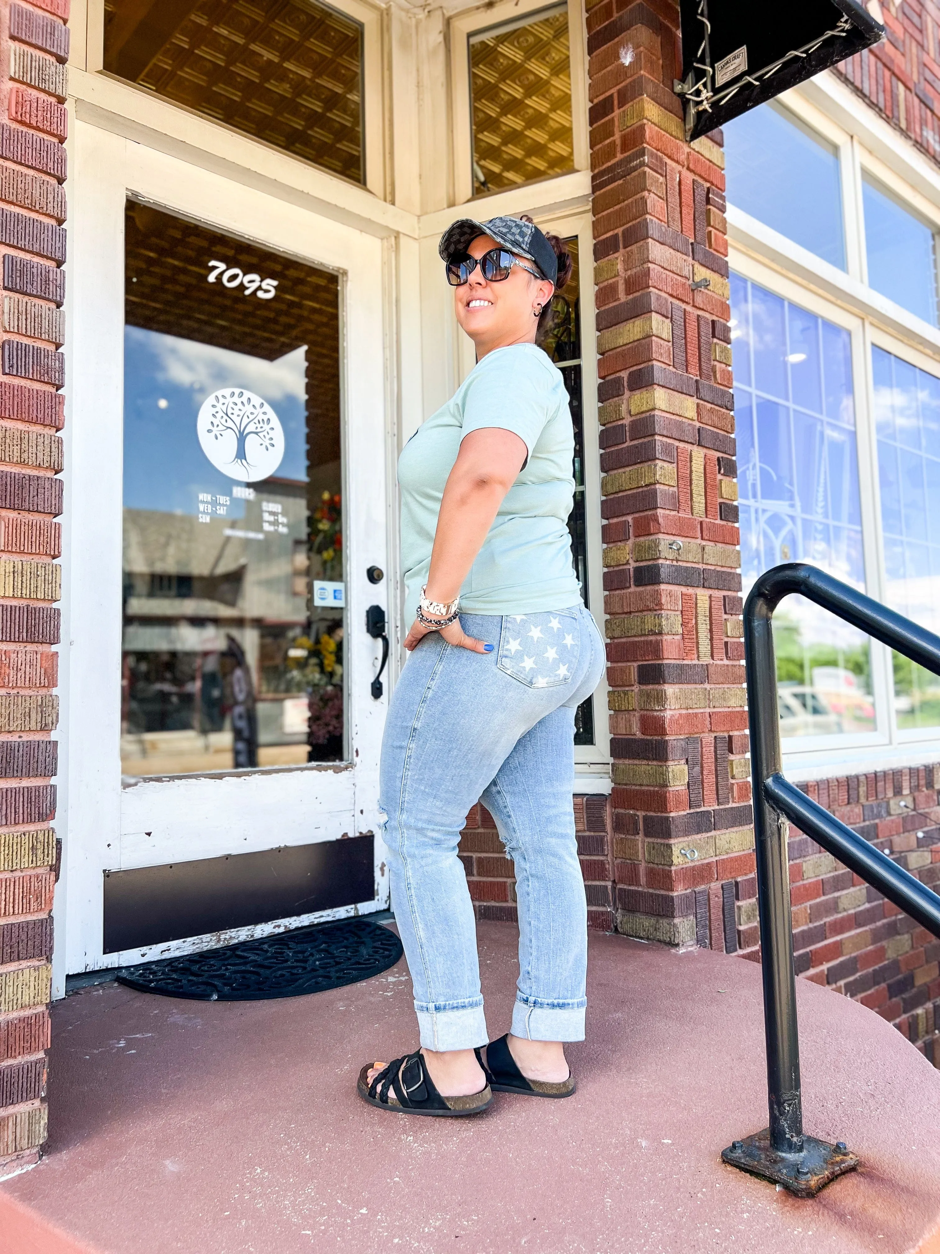 Mid-Rise Star Distressed Cuff Boyfriend Jean